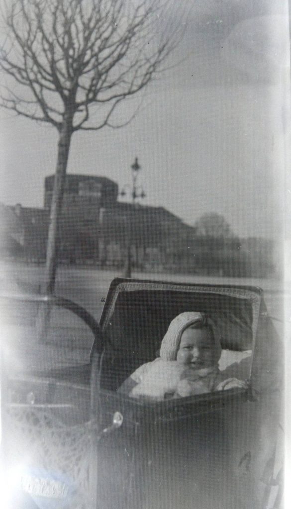 Marie-France dans son landeau