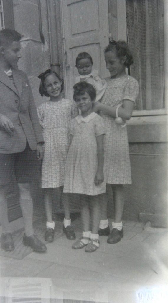 Michel Francoise Marie-France dans les bras de Jacqueline et Christiane Meynieux, fille de Roger frère de Mamette